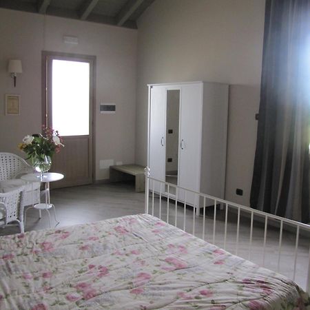 Agriturismo Bassanine Monticelli dʼOngina Rum bild