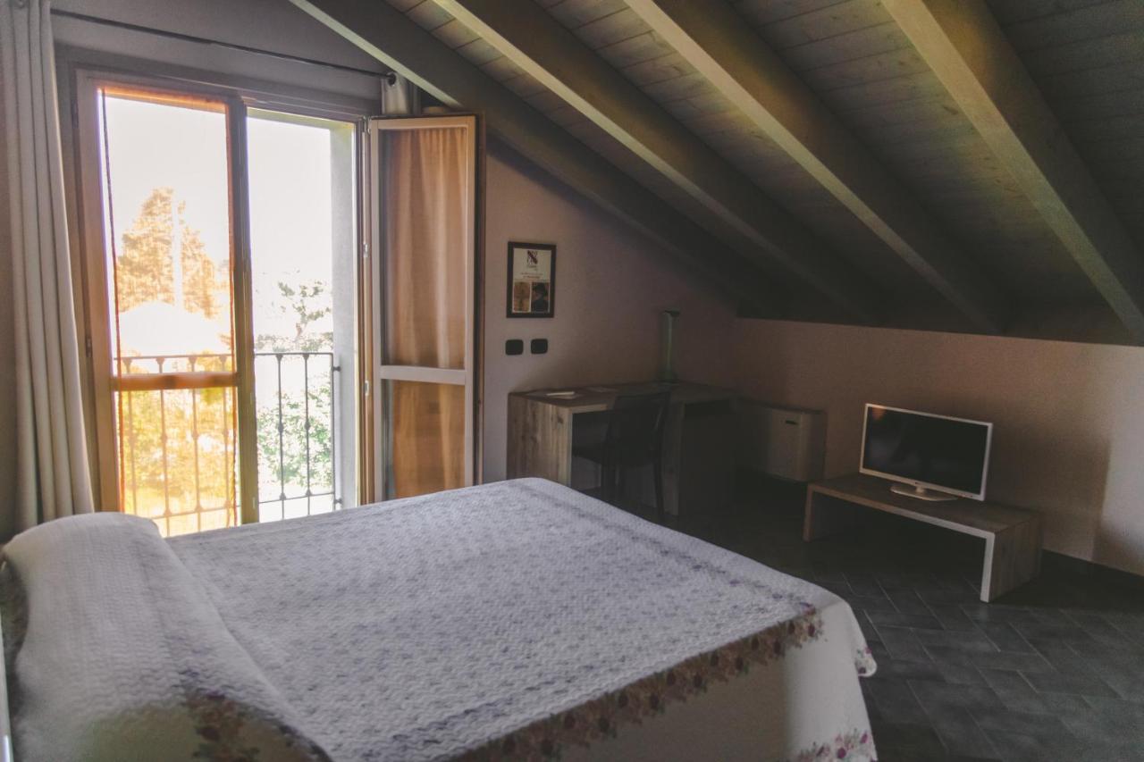 Agriturismo Bassanine Monticelli dʼOngina Exteriör bild