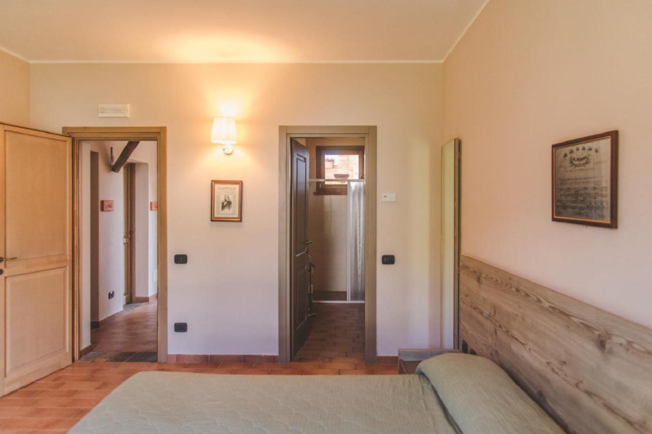 Agriturismo Bassanine Monticelli dʼOngina Exteriör bild