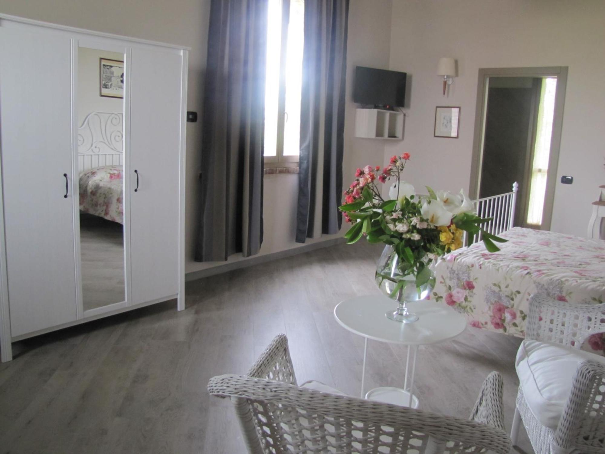 Agriturismo Bassanine Monticelli dʼOngina Rum bild