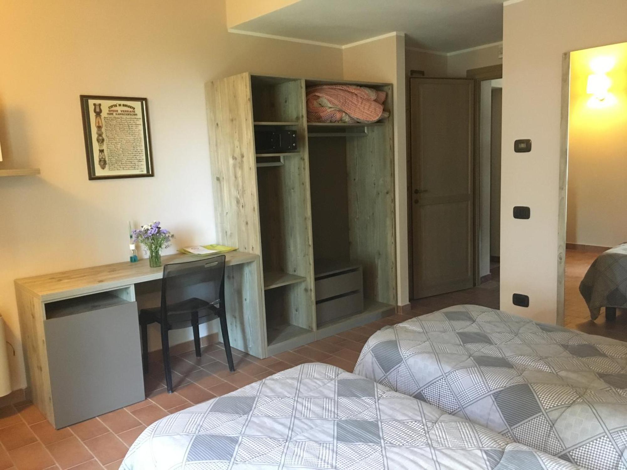 Agriturismo Bassanine Monticelli dʼOngina Rum bild