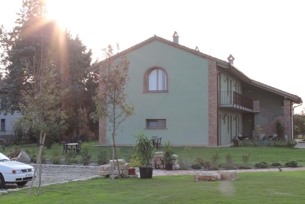 Agriturismo Bassanine Monticelli dʼOngina Exteriör bild