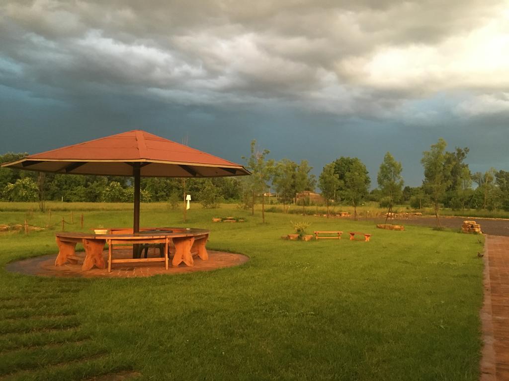 Agriturismo Bassanine Monticelli dʼOngina Exteriör bild
