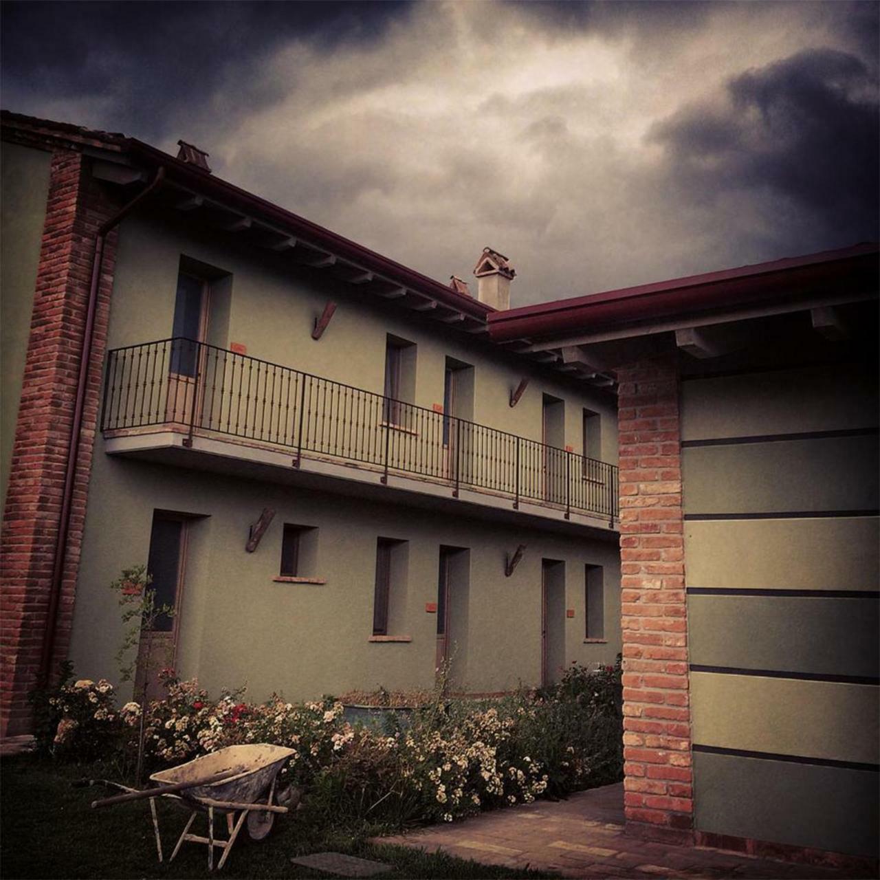 Agriturismo Bassanine Monticelli dʼOngina Exteriör bild