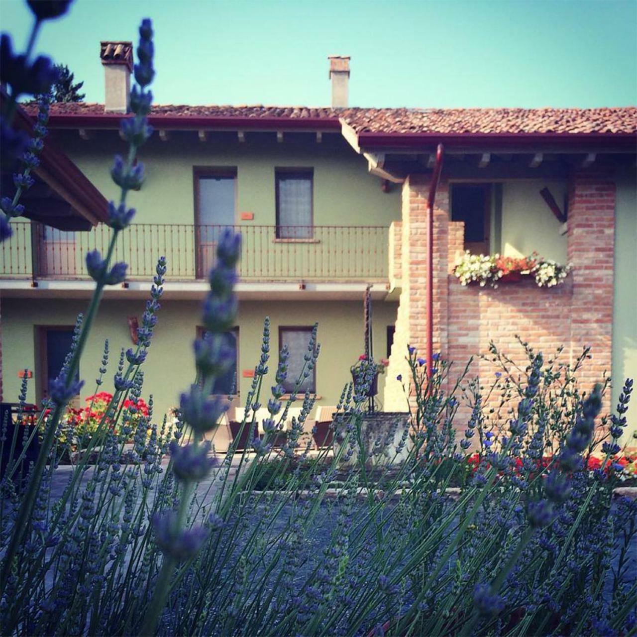 Agriturismo Bassanine Monticelli dʼOngina Exteriör bild